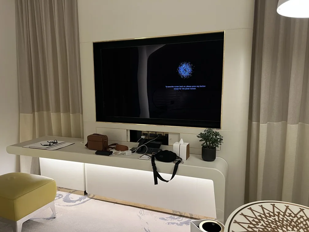 Televisão e área de estar