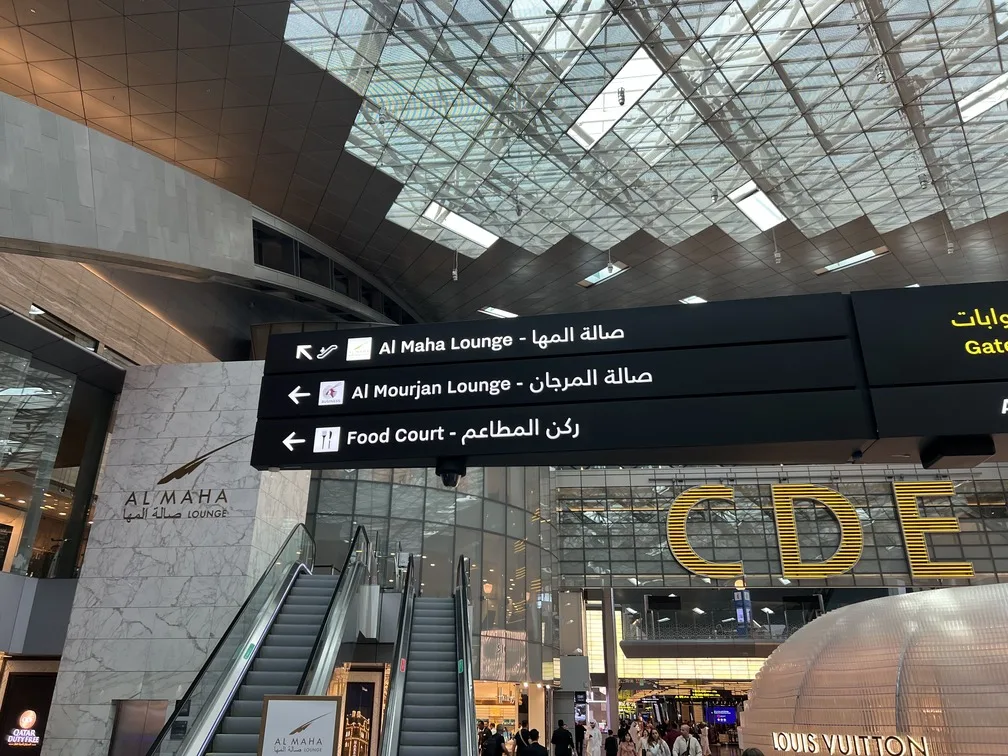 Sinalização para Sala VIP Al Mourjan